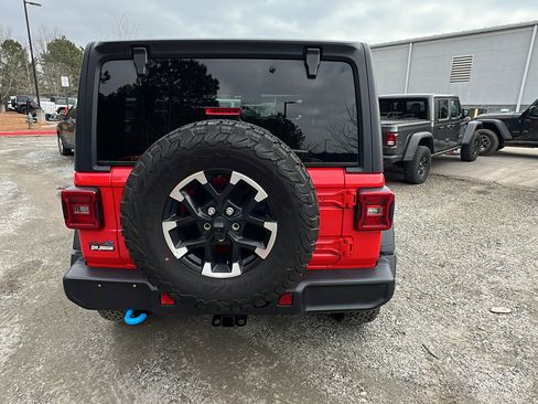 Used 2025 Jeep Wrangler Unlimited Rubicon 4xe image 9