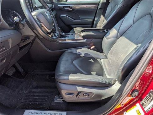Used 2022 Toyota Highlander Limited FWD image 13