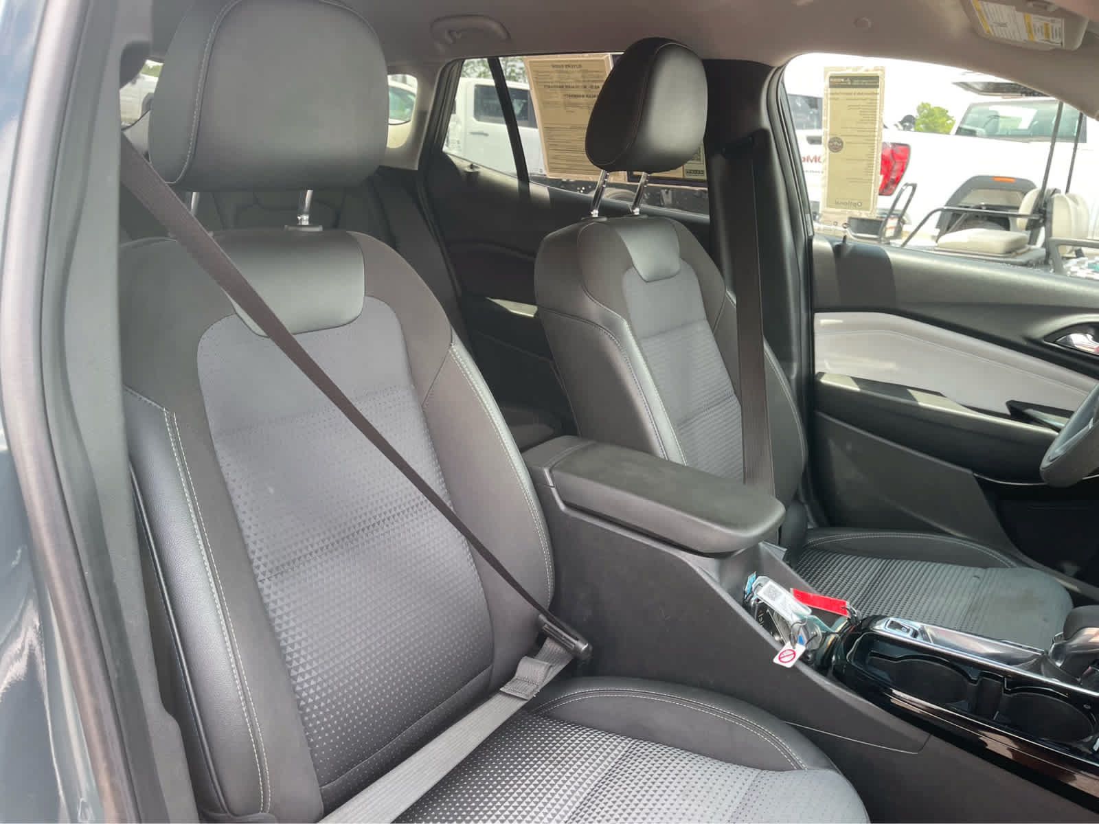 Used 2025 Chevrolet Trax LT FWD image 24