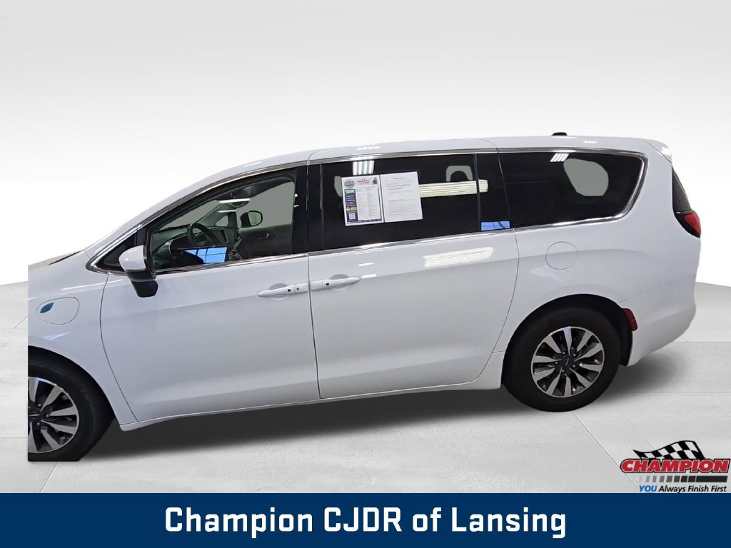 Used 2023 Chrysler Pacifica Touring-L FWD image 6