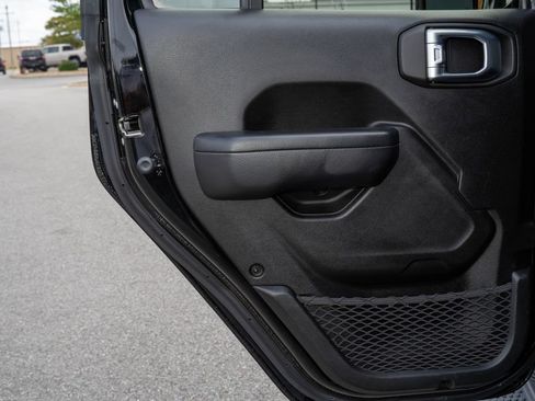 Used 2022 Jeep Wrangler Unlimited Sport AWD/4WD image 11
