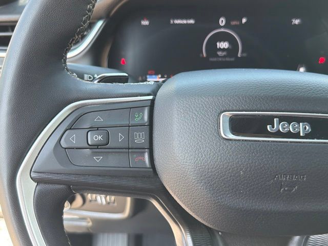Used 2025 Jeep Grand Cherokee Altitude AWD/4WD image 31