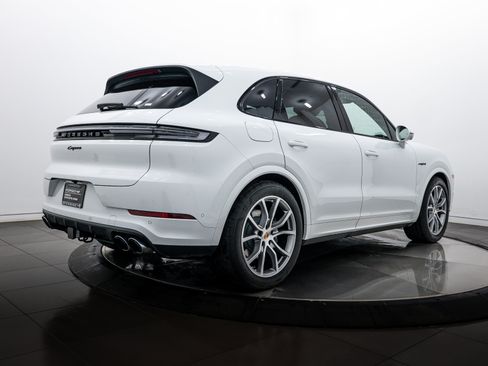 Certified 2026 Porsche Cayenne E-Hybrid image 7