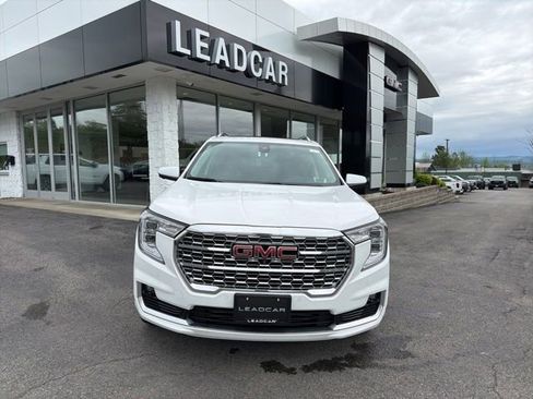 Used 2023 GMC Terrain Denali w/ Denali Premium Package AWD/4WD image 3