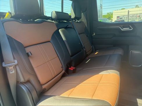 Used 2023 Chevrolet Silverado 1500 High Country w/ Technology Package AWD/4WD image 26
