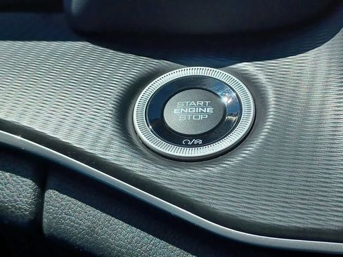 Used 2023 Jeep Grand Cherokee Laredo w/ Luxury Tech Group I AWD/4WD image 18