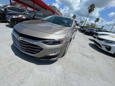 Used 2022 Chevrolet Malibu LT FWD image 3