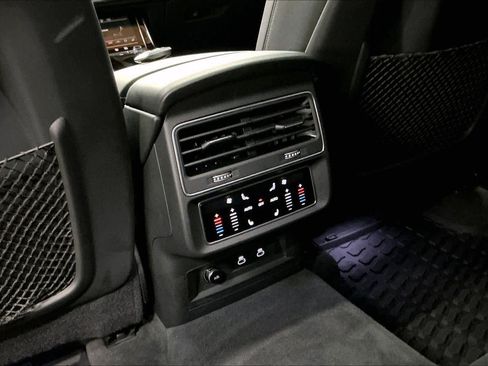 Used 2023 Audi Q8 Prestige w/ Prestige Package image 33