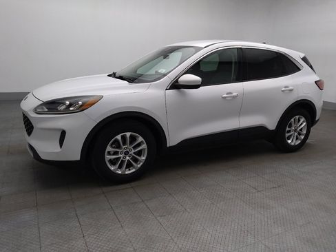 Used 2020 Ford Escape SE image 2