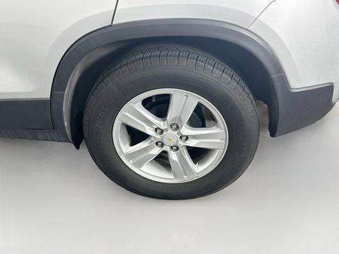Used 2019 Chevrolet Trax LT w/ LT Convenience Package FWD image 11