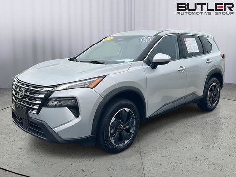 Used 2024 Nissan Rogue SV image 1