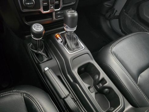 Used 2023 Jeep Wrangler Unlimited Sahara AWD/4WD image 35