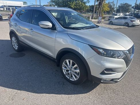 Used 2022 Nissan Rogue Sport SV image 1