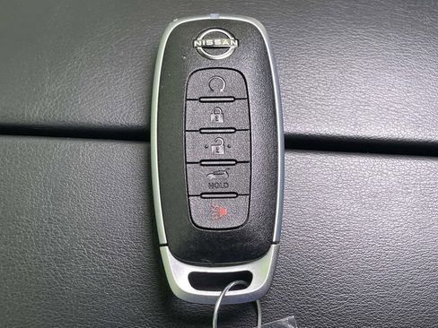 Used 2025 Nissan Rogue SV AWD/4WD image 40