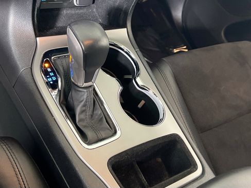 Used 2022 Jeep Grand Cherokee Laredo X image 17