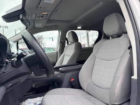 Used 2021 Toyota Sienna LE w/ LE Plus Package image 6