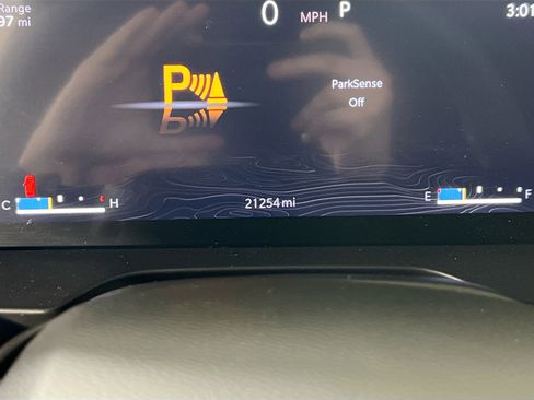 Used 2023 Jeep Grand Cherokee Altitude image 12