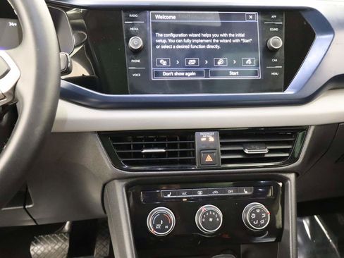 Certified 2023 Volkswagen Taos SE w/ Panoramic Sunroof Package image 11