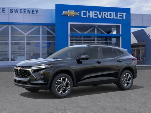 New 2026 Chevrolet Trax LT w/ LT Convenience Package FWD image 2