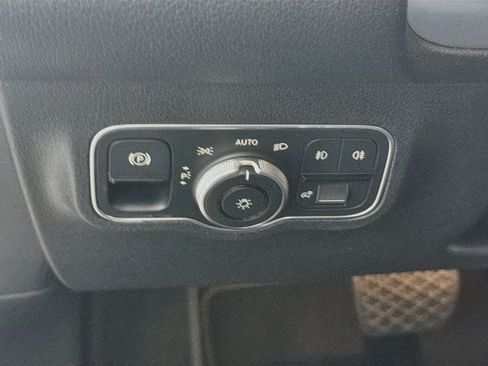 Used 2025 Mercedes-Benz GLB 250 image 16
