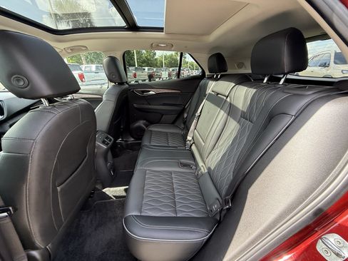 Used 2022 Buick Envision Avenir w/ Technology Package II FWD image 31