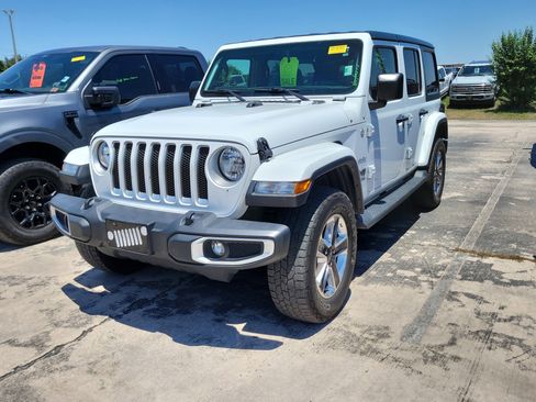 Used 2019 Jeep Wrangler Unlimited Sahara AWD/4WD image 3