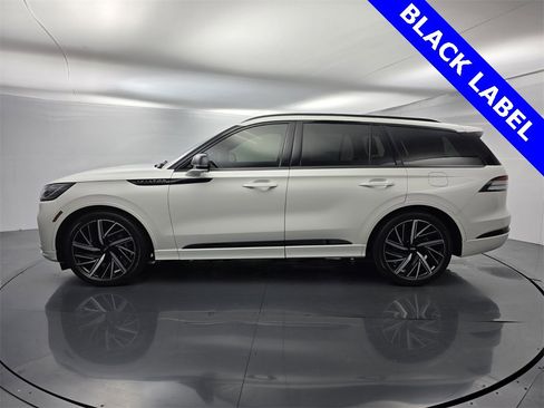 Used 2025 Lincoln Aviator Black Label w/ Jet Appearance Package image 7