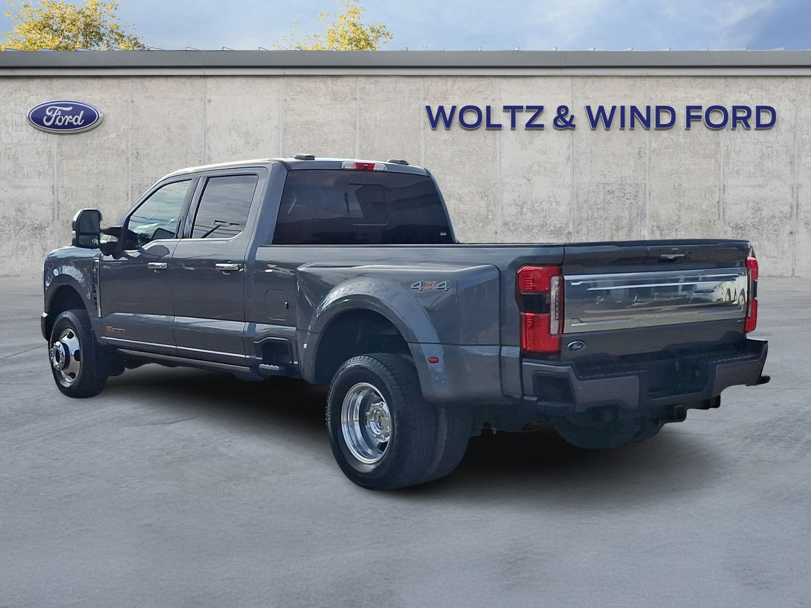 Used 2024 Ford F350 Platinum AWD/4WD image 4