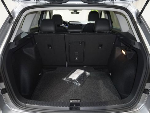 Used 2023 Volkswagen Taos SE FWD image 6