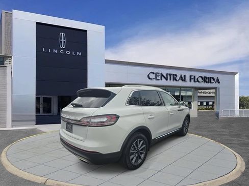 Used 2022 Lincoln Nautilus FWD image 3