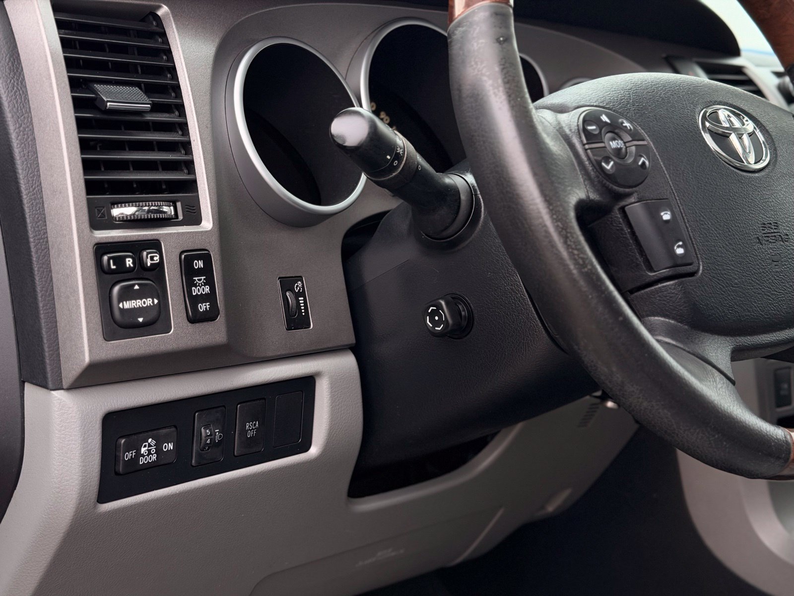 Used 2012 Toyota Tundra Limited w/ Platinum Pkg AWD/4WD image 21