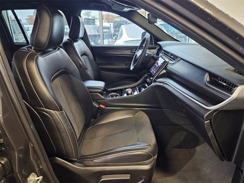 Used 2023 Jeep Grand Cherokee Altitude image 35