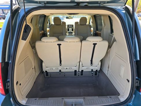 Used 2008 Chrysler Town & Country Limited w/ Trailer Tow Group FWD image 20