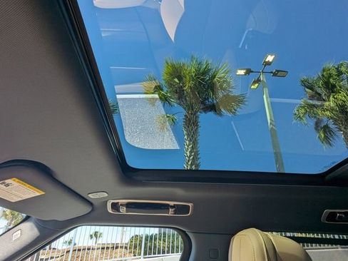 Used 2025 Land Rover Range Rover Long Wheelbase SE image 22