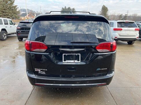 Certified 2018 Chrysler Pacifica Touring-L image 5