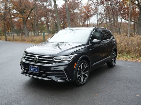 Certified 2023 Volkswagen Tiguan SEL R-Line image 4