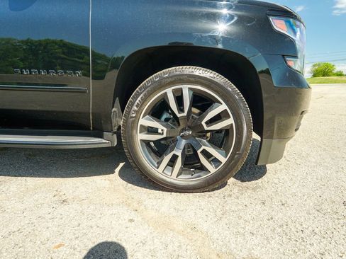 Used 2019 Chevrolet Suburban Premier AWD/4WD image 13