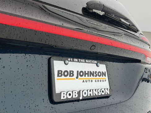 Used 2024 Chrysler Pacifica Limited image 11