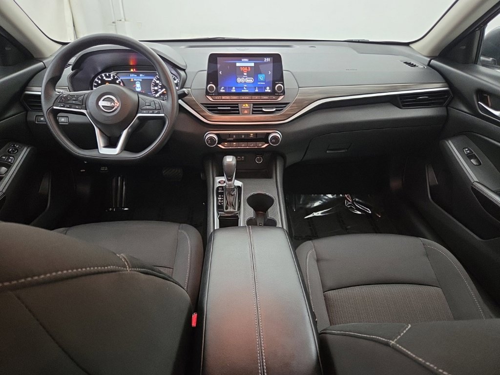 Used 2025 Nissan Altima 2.5 SV FWD image 19