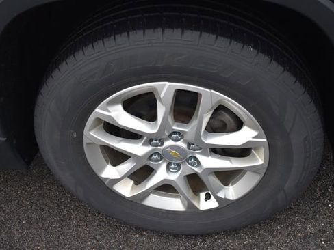 Used 2020 Chevrolet Traverse LT image 11
