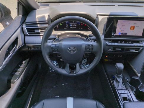 Used 2025 Toyota Camry SE FWD image 15