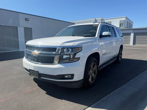 Used 2015 Chevrolet Suburban LT w/ Luxury Package AWD/4WD image 2