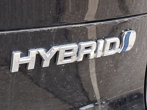 Used 2022 Toyota Venza LE image 25