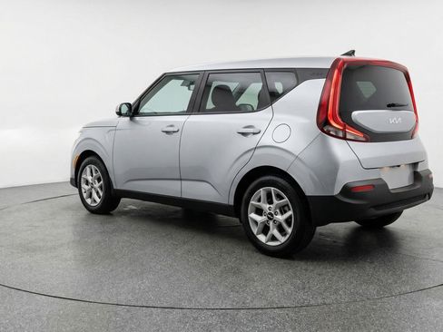 Used 2025 Kia Soul LX w/ LX Technology Package FWD image 6