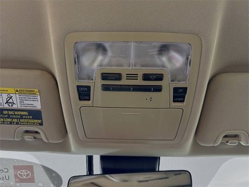 Used 2019 Toyota Highlander Limited image 18