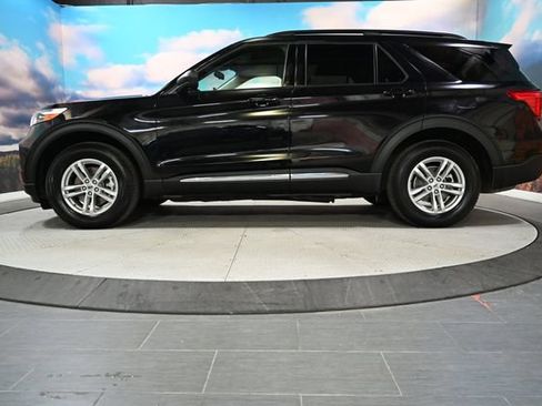 Used 2021 Ford Explorer XLT AWD/4WD image 4