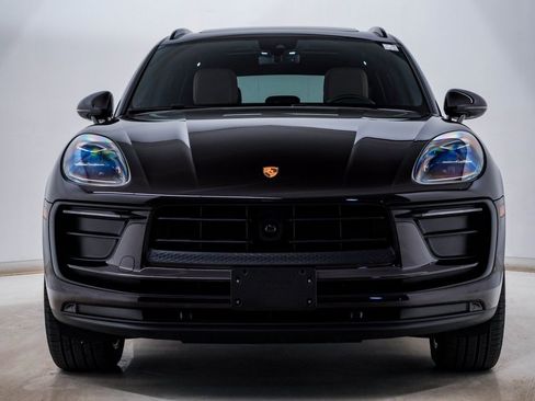 Certified 2025 Porsche Macan image 6