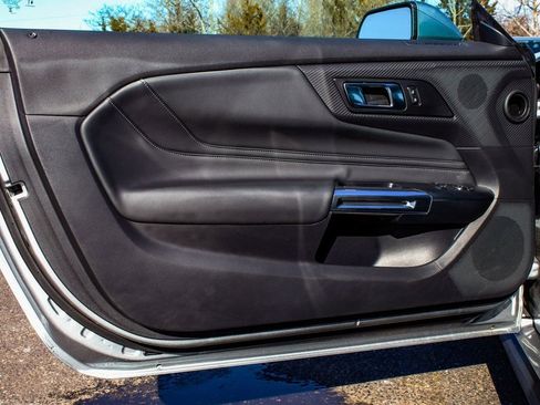 Used 2025 Ford Mustang Premium image 8