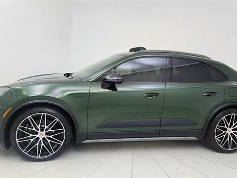 Used 2025 Porsche Macan 4S Electric image 3