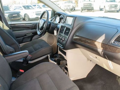 Used 2020 Dodge Grand Caravan SE w/ UConnect Hands-Free Group image 21